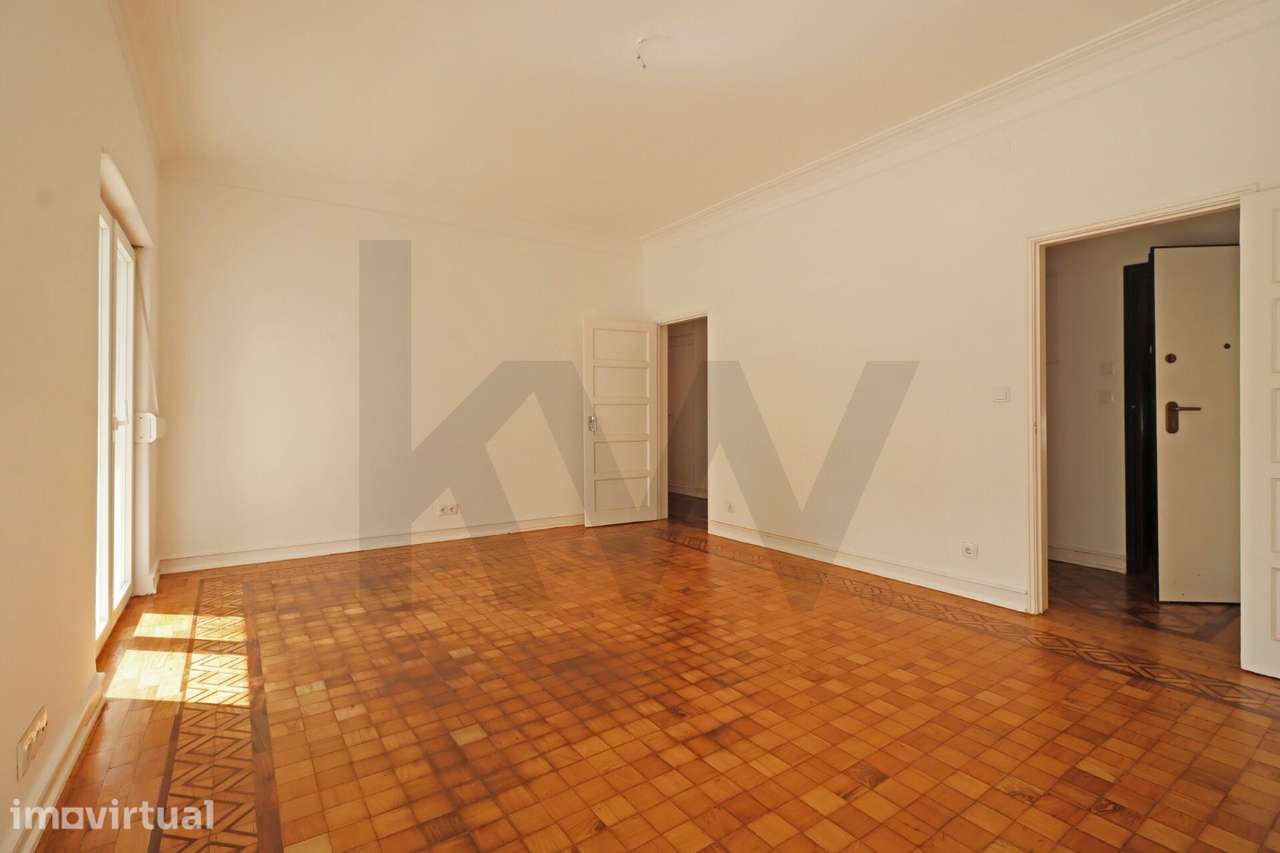 Exclusivo apartamento T4 renovado, em zona Central da Parede para Arre - Grande imagem: 3/30
