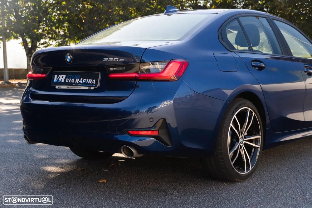 BMW 330 e Line Luxury Auto - 31