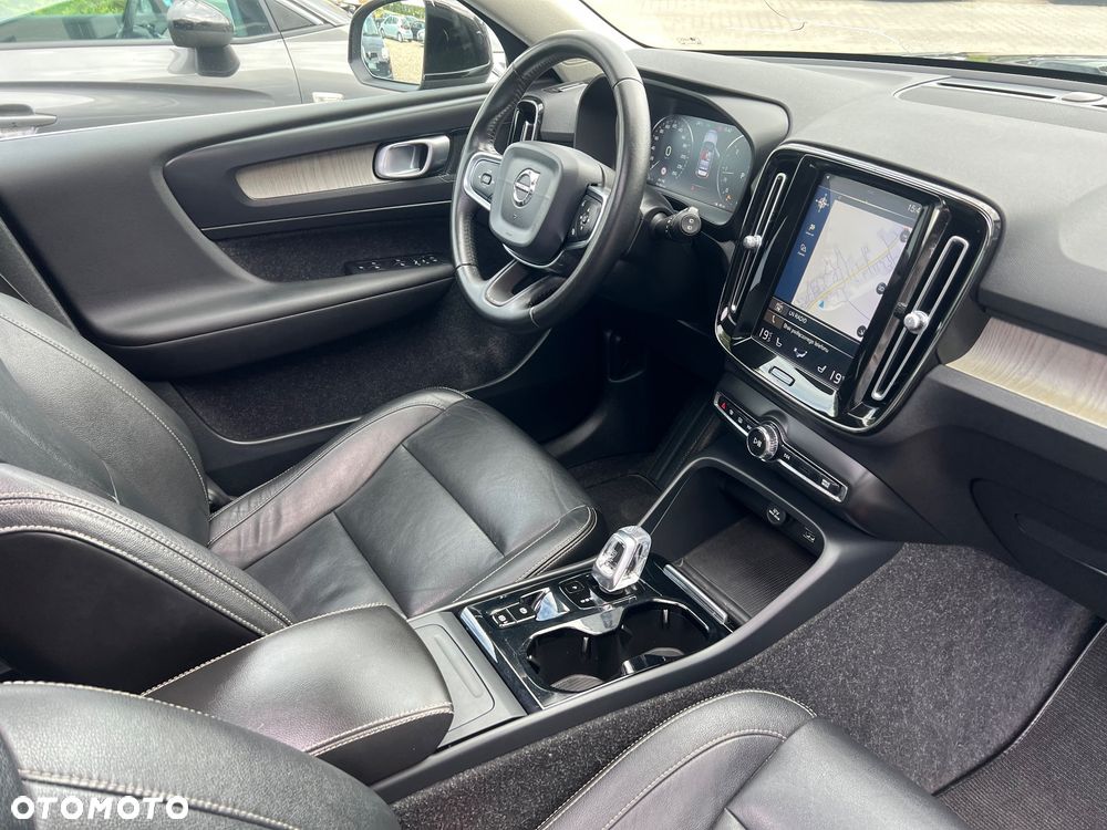 Volvo XC 40 D3 AWD Momentum Pro - 22