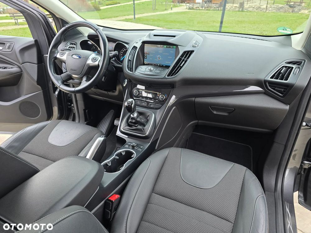 Ford Kuga 2.0 TDCi 2x4 Titanium - 17
