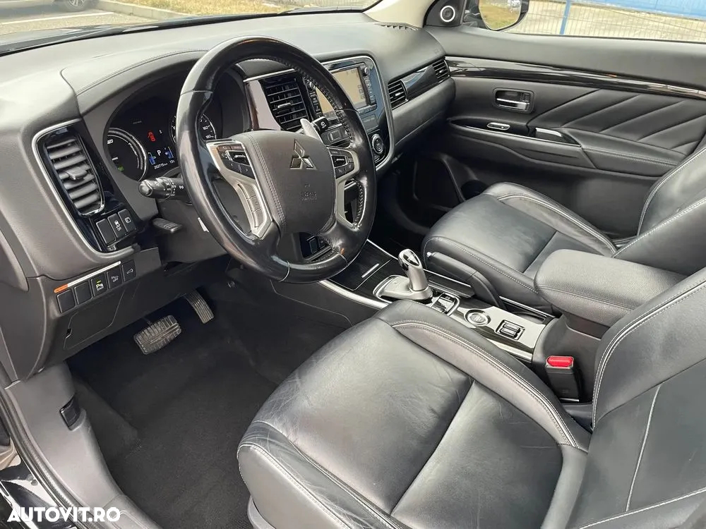 Mitsubishi Outlander - 9