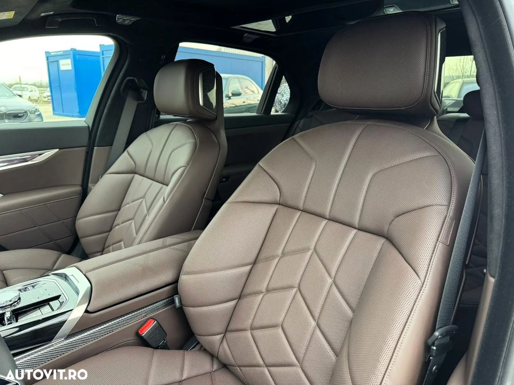 BMW Seria 7 740d xDrive MHEV - 10