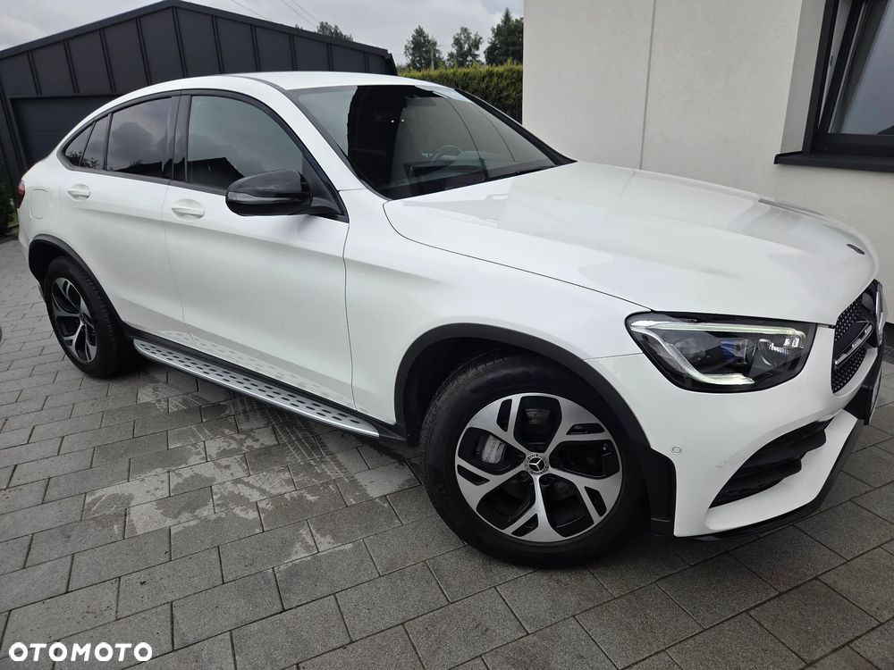 Mercedes-Benz GLC 200 4Matic 9G-TRONIC AMG Line Plus - 21