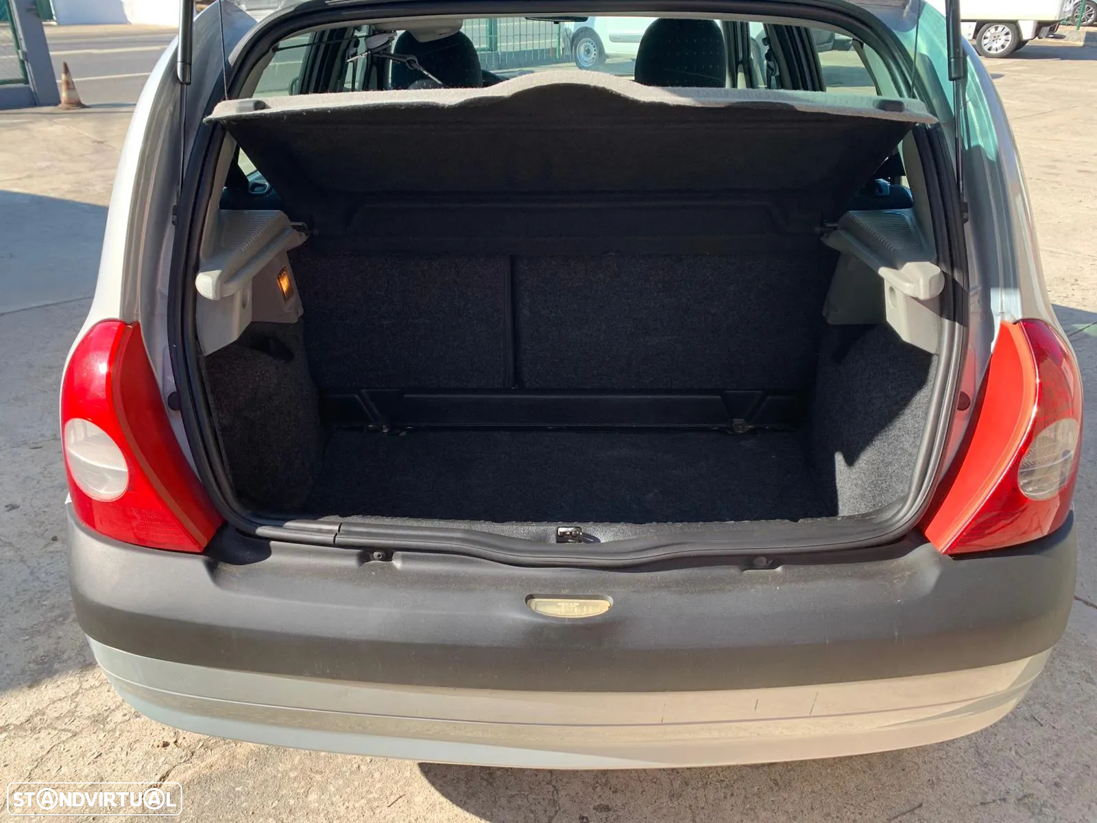 Renault Clio 1.2 16V Confort Dynamique - 11
