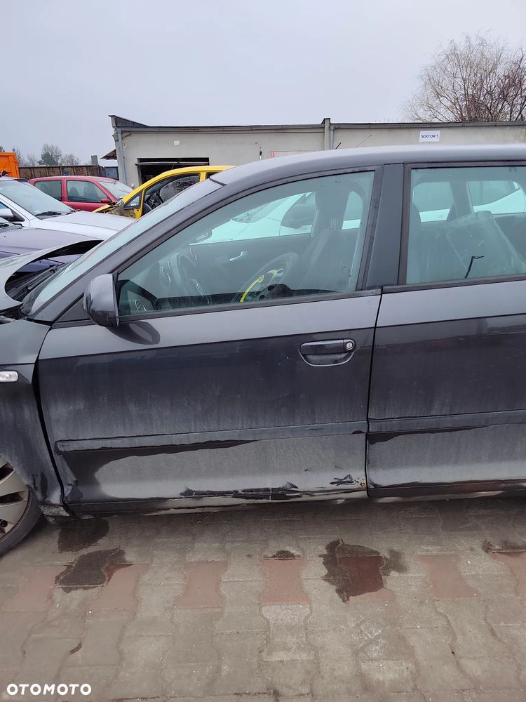 AUDI A3 8P 2008 r. 1,9d na części drzwi szyby fotel zamek podsufitka lampa zderzak klapa itp - 16