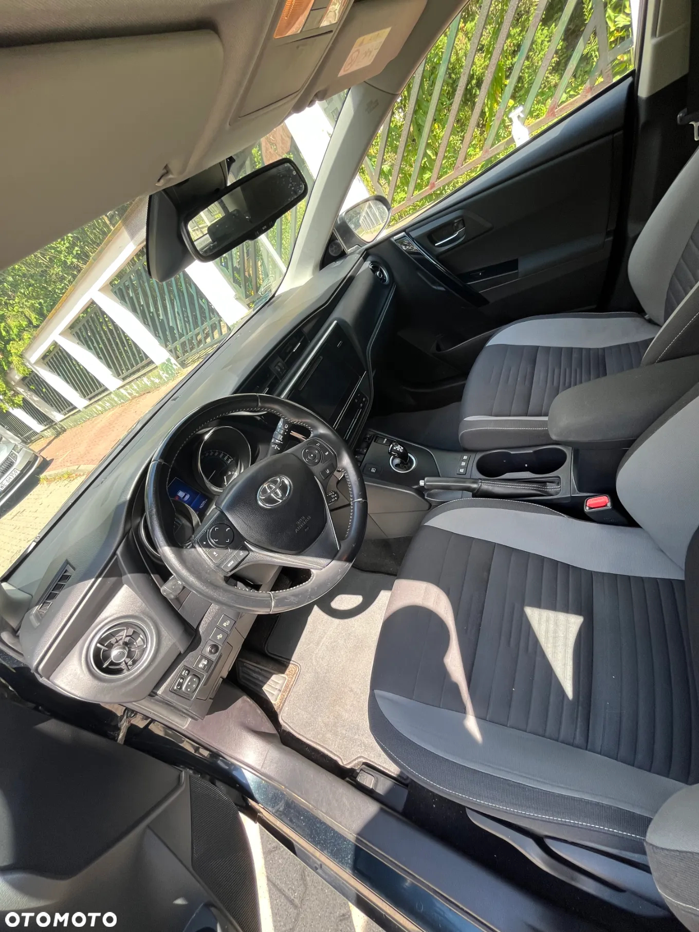 Toyota Auris Hybrid 135 Prestige - 2