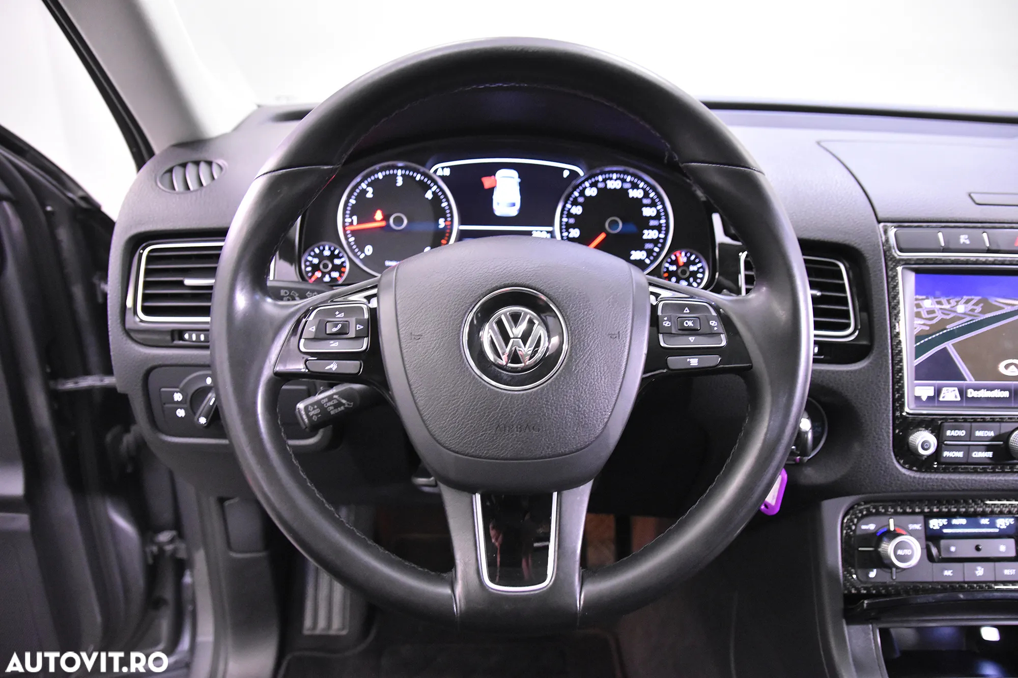 Volkswagen Touareg - 16