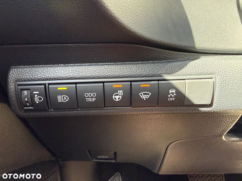 Toyota Corolla 1.8 Hybrid Executive - 24