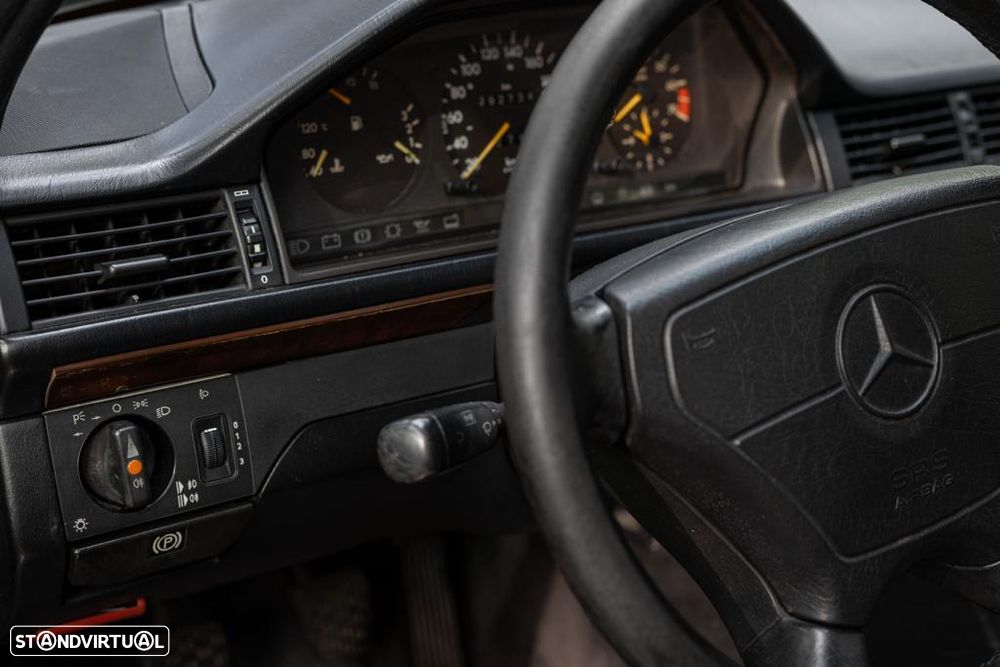 Mercedes-Benz E 220 Standard - 8