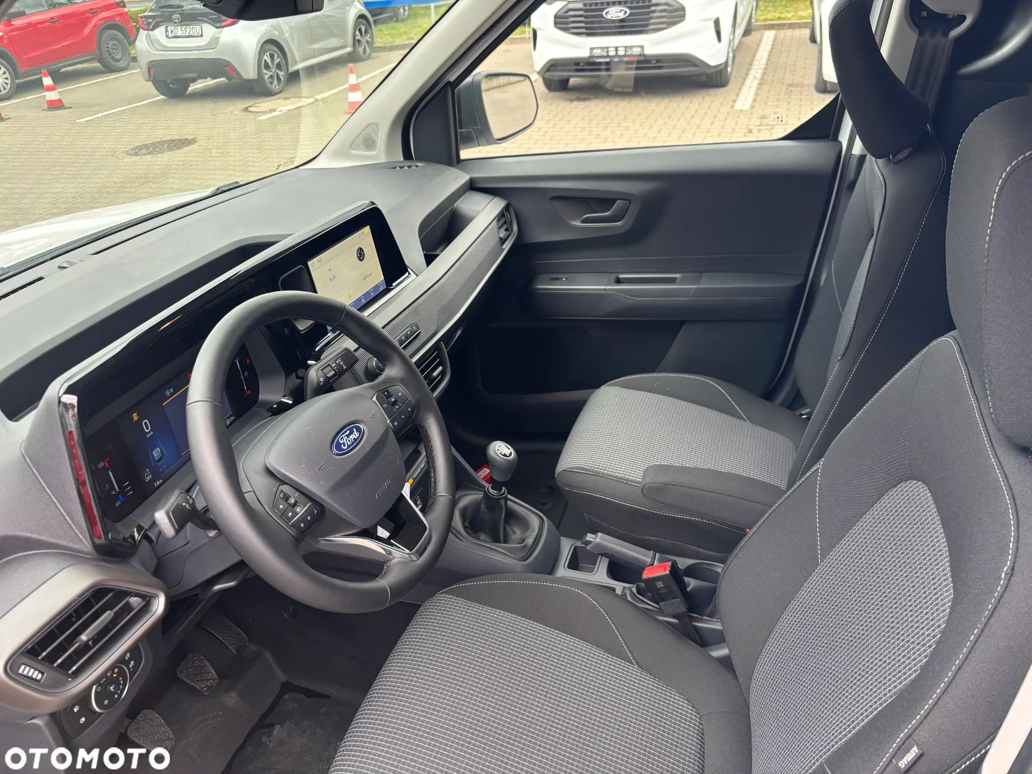 Ford Transit Courier - 14