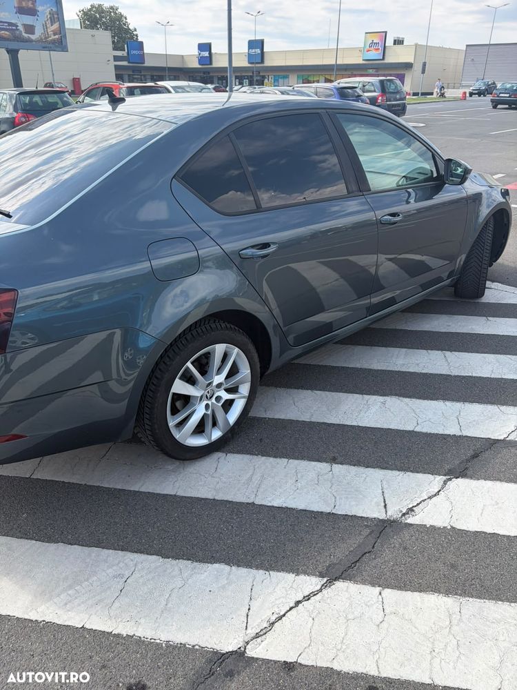 Skoda Octavia 1.6 TDI DSG Style - 6
