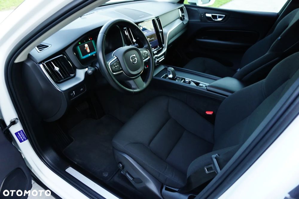 Volvo XC 60 B4 B Momentum Pro - 16
