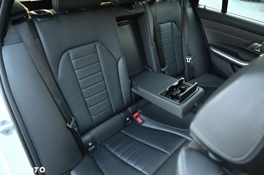 BMW Seria 3 - 24