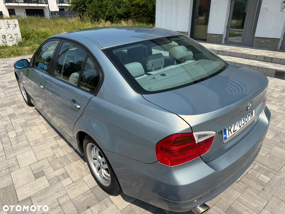 BMW Seria 3 318i - 11