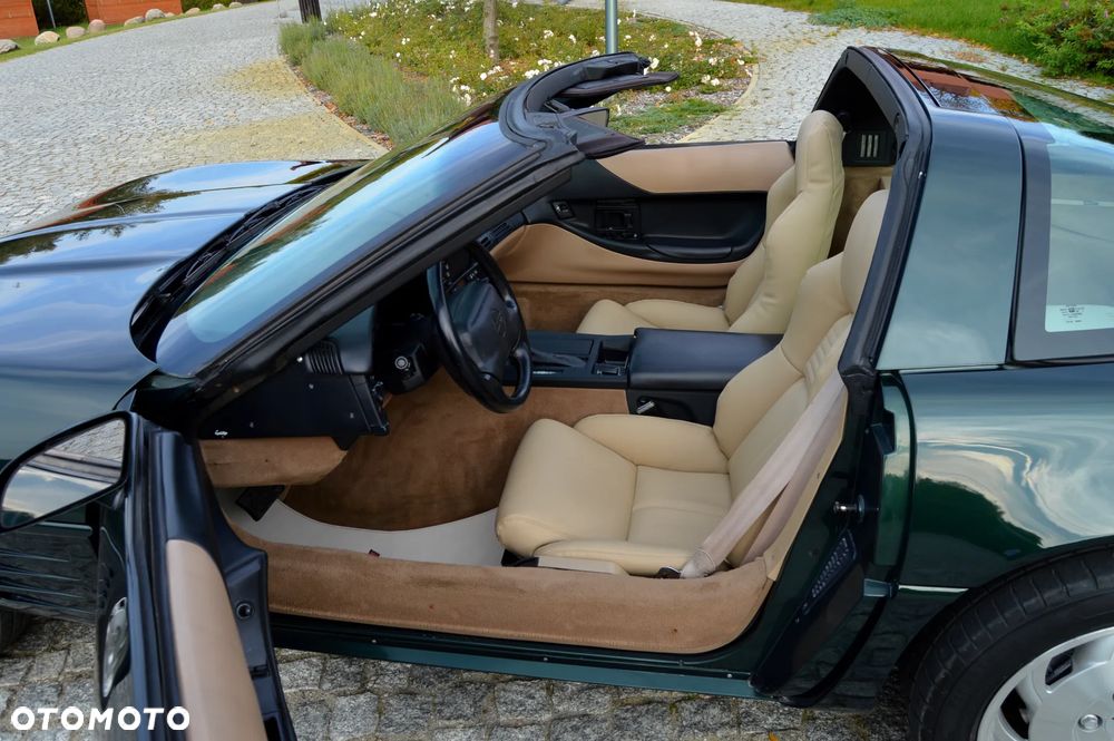 Chevrolet Corvette - 16