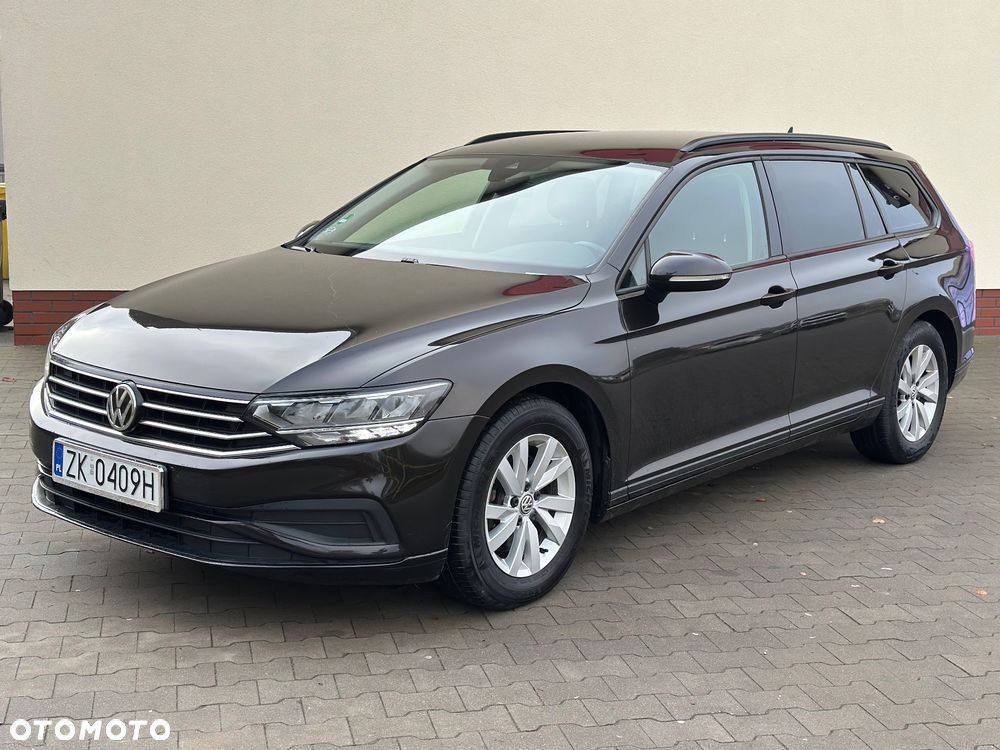 Volkswagen Passat - 1