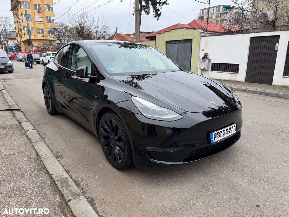 Tesla Model Y - 1