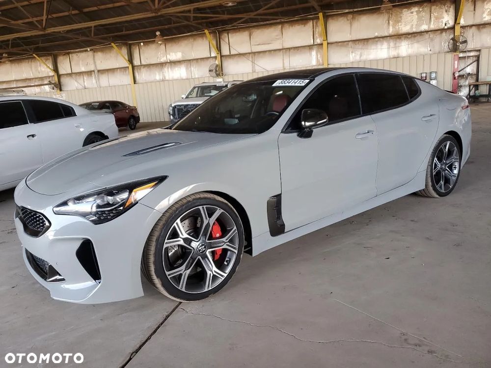 Kia Stinger - 2