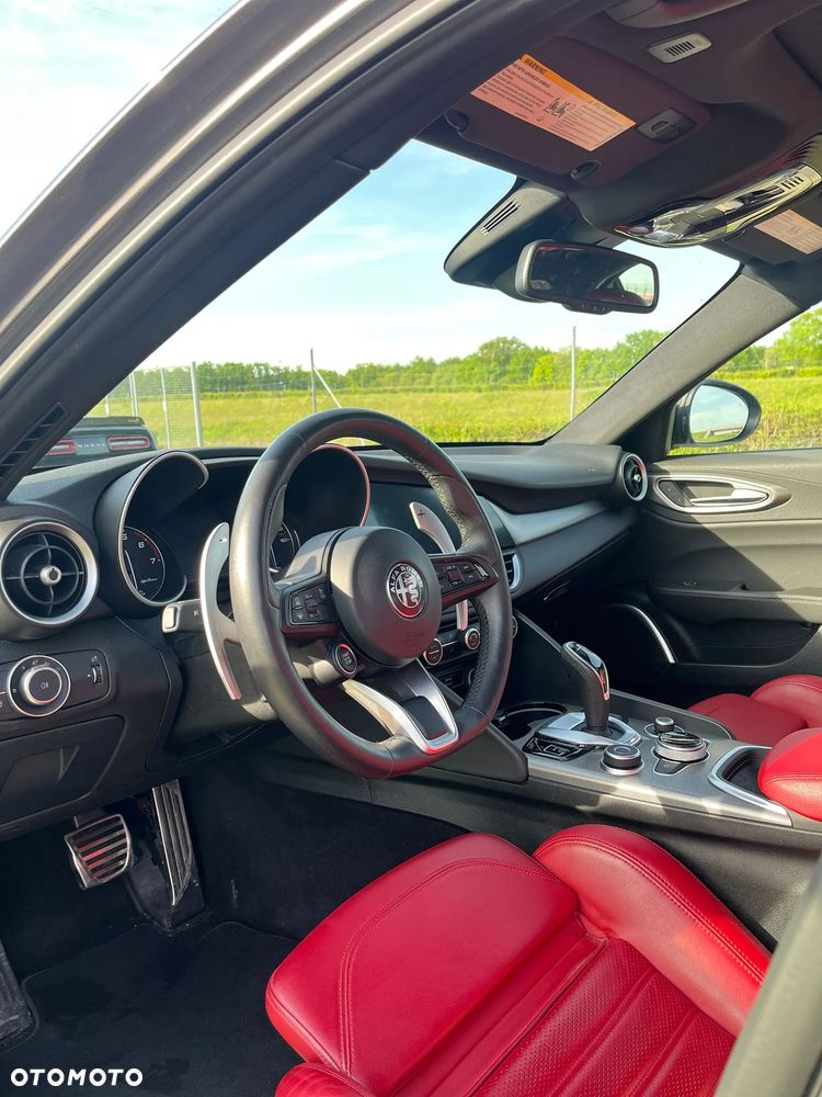 Alfa Romeo Giulia 2.0 Turbo 16V AT8 Veloce - 16