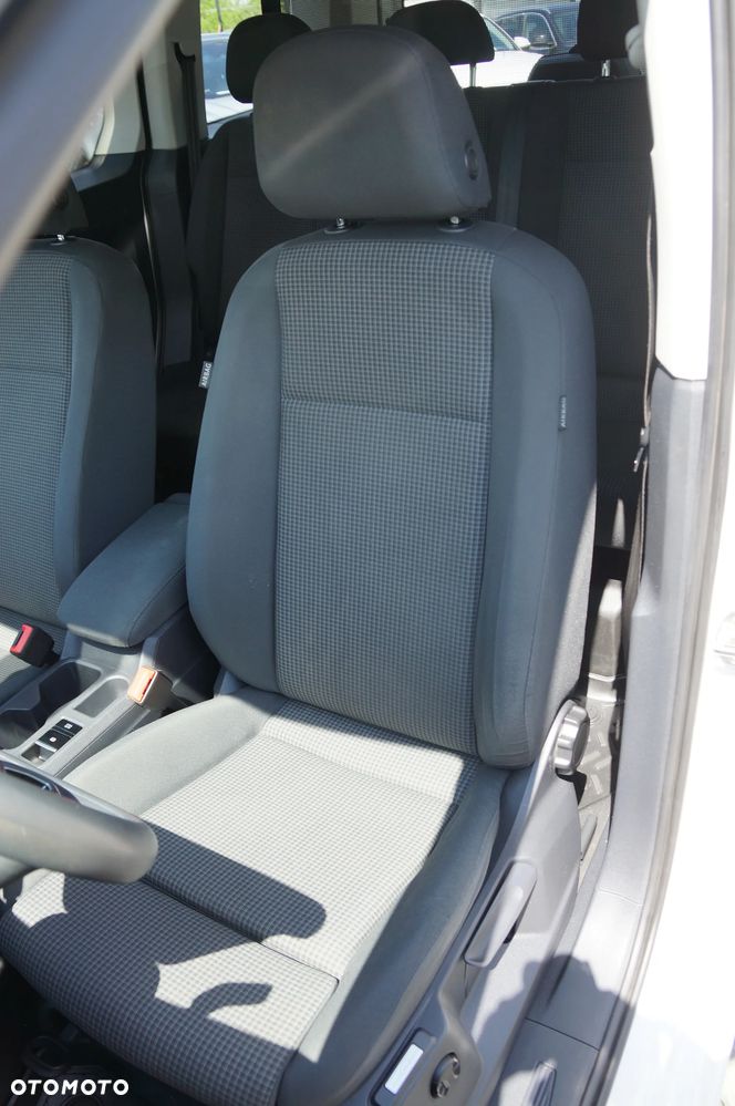 Volkswagen Caddy 2.0 TDI Comfortline 4Motion - 26