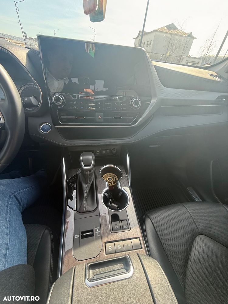 Toyota Highlander 2.5 Hybrid Luxury - 18