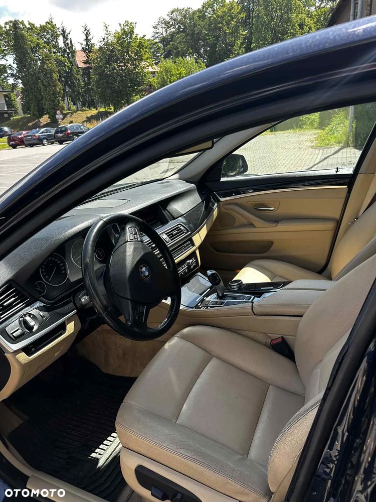 BMW Seria 5 530d xDrive - 7