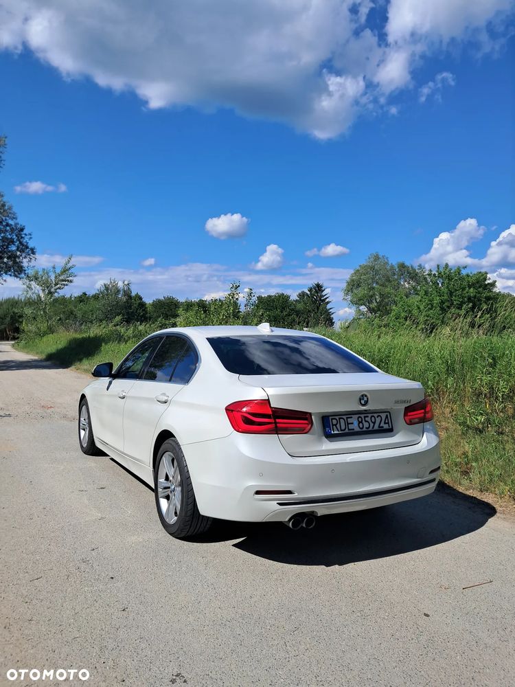BMW Seria 3 330i - 4