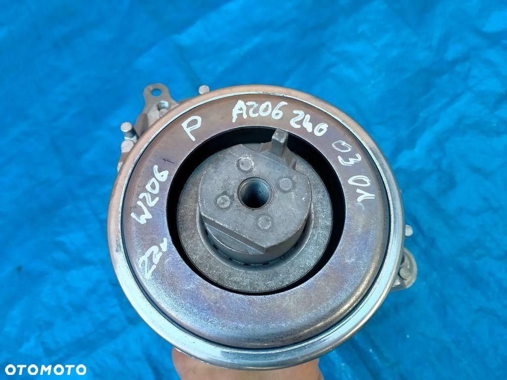 MERCEDES C klasa W206 / A2062400301 / PRAWA PODUSZKA SILNIKA / ORYGINAŁ - 2