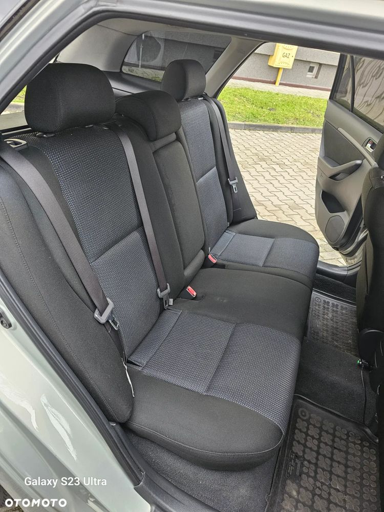 Toyota Avensis 2.0 VVT-i Sol Plus - 10