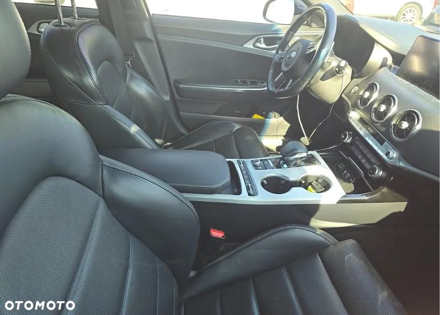 Kia Stinger 3.3 T-GDI AWD GT - 11