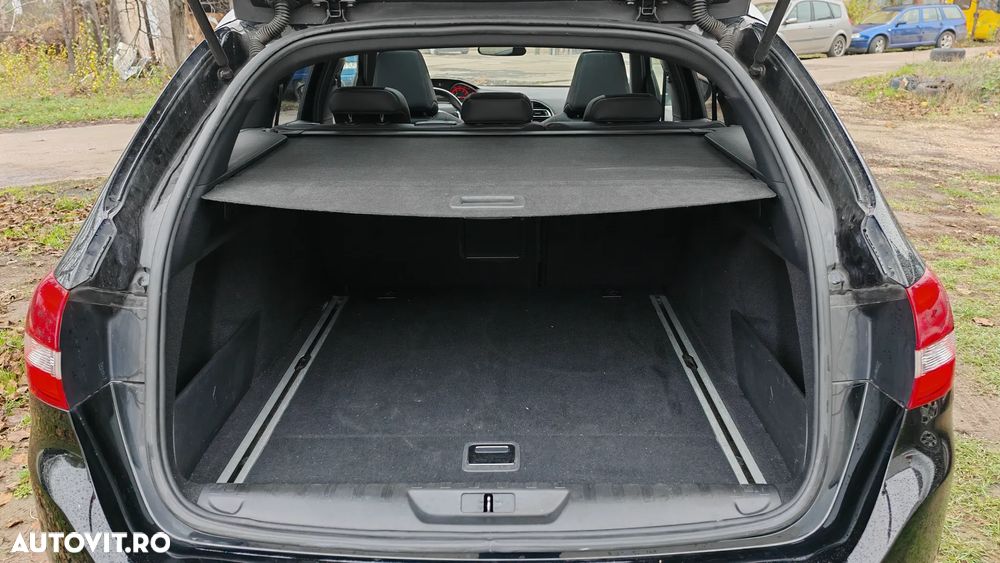 Peugeot 308 SW PureTech 225 GPF EAT8 Stop & Start GT - 24