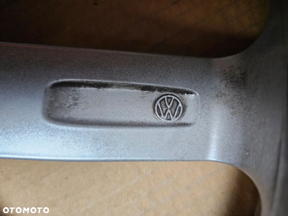 (F38) Volkswagen OE New Beetle Golf Passat / 5C0 601 025AT / 8Jx20 ET48 5x112 - 9