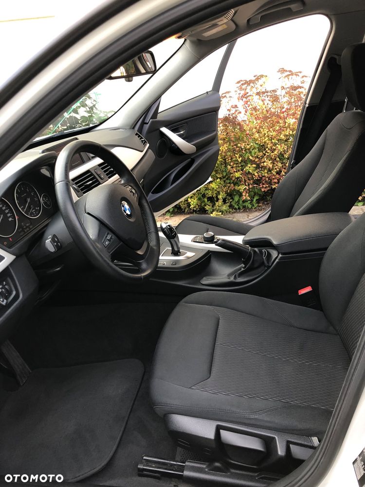 BMW Seria 3 318i - 11