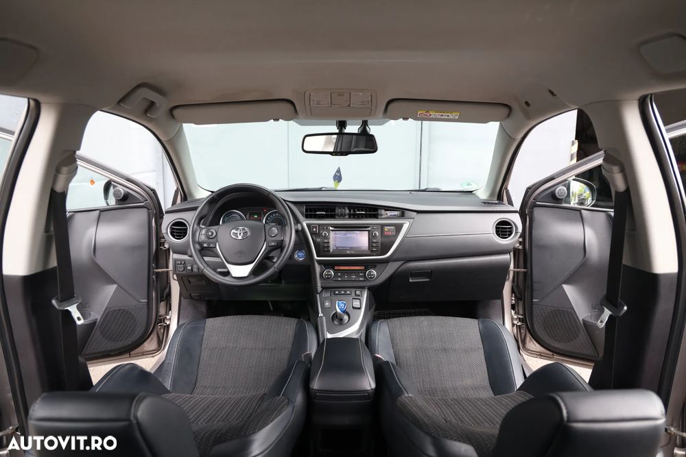 Toyota Auris - 12