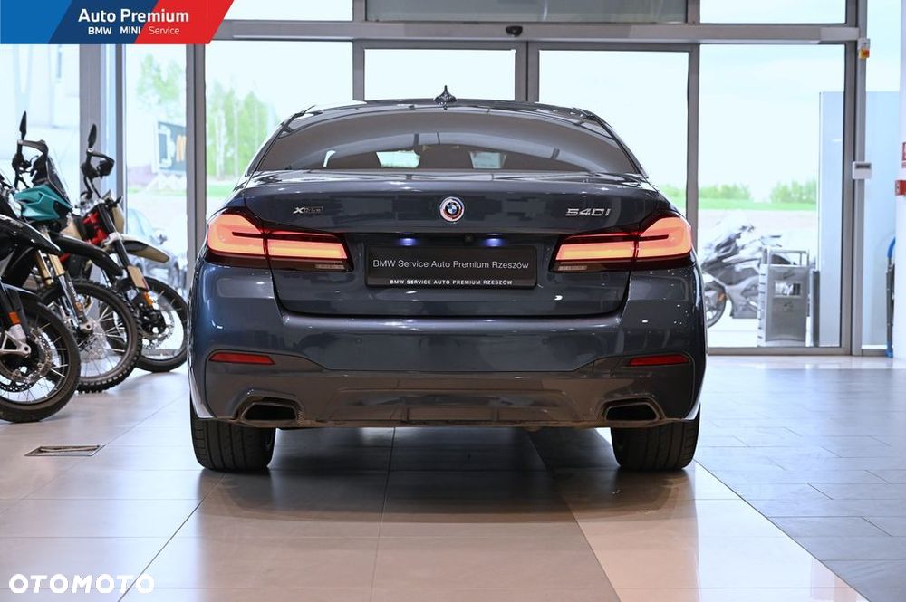 BMW Seria 5 540i xDrive mHEV - 20