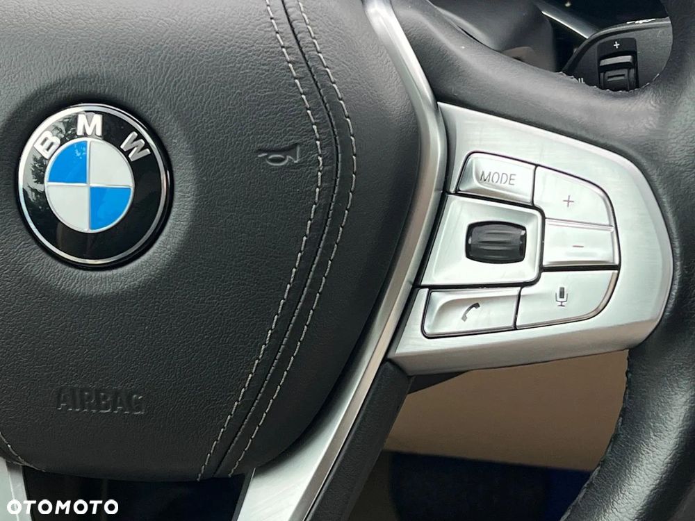 BMW Seria 7 750i xDrive - 20