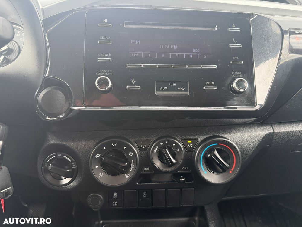 Toyota Hilux 2.4D 150CP 4x4 Double Cab 6MT Comfort - 15