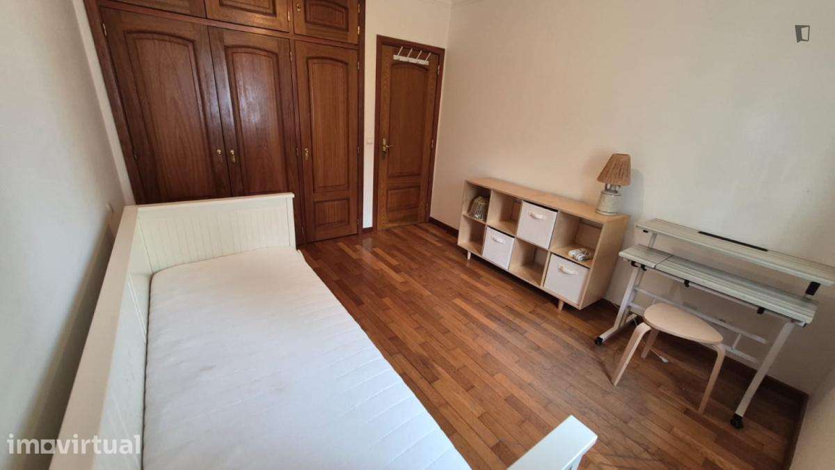 Quarto - localizado em Carcavelos Lisbon - Grande imagem: 3/7