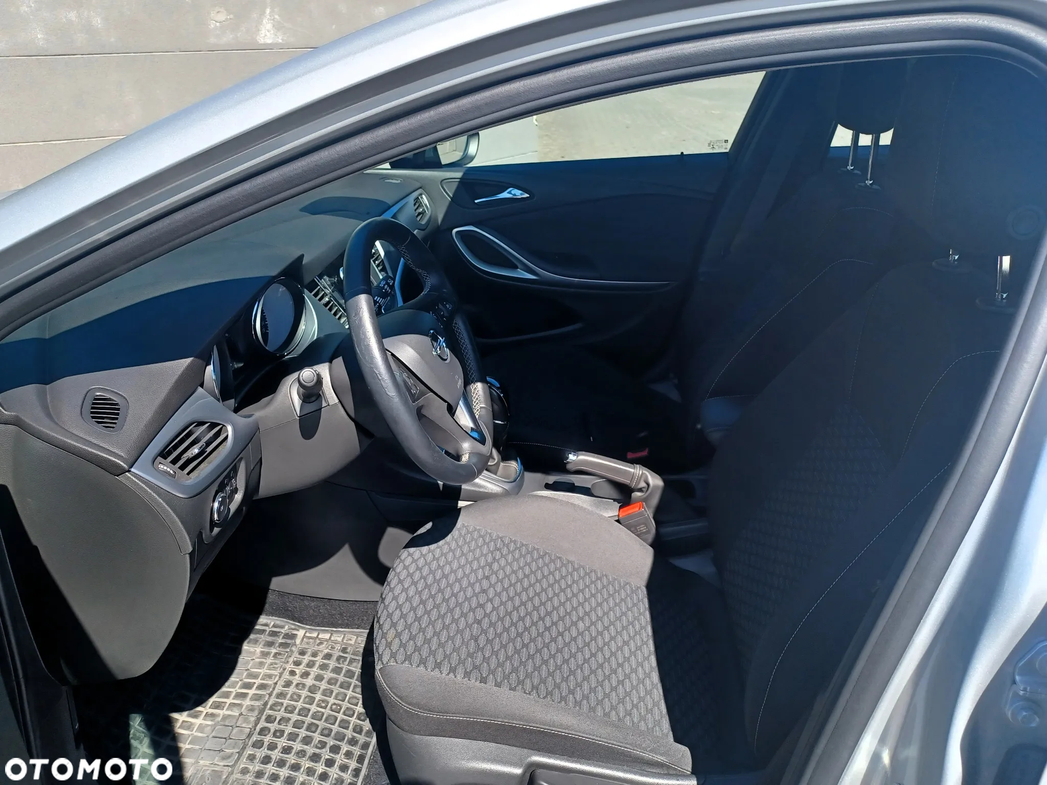 Opel Astra V 1.2 T Edition S&S - 9