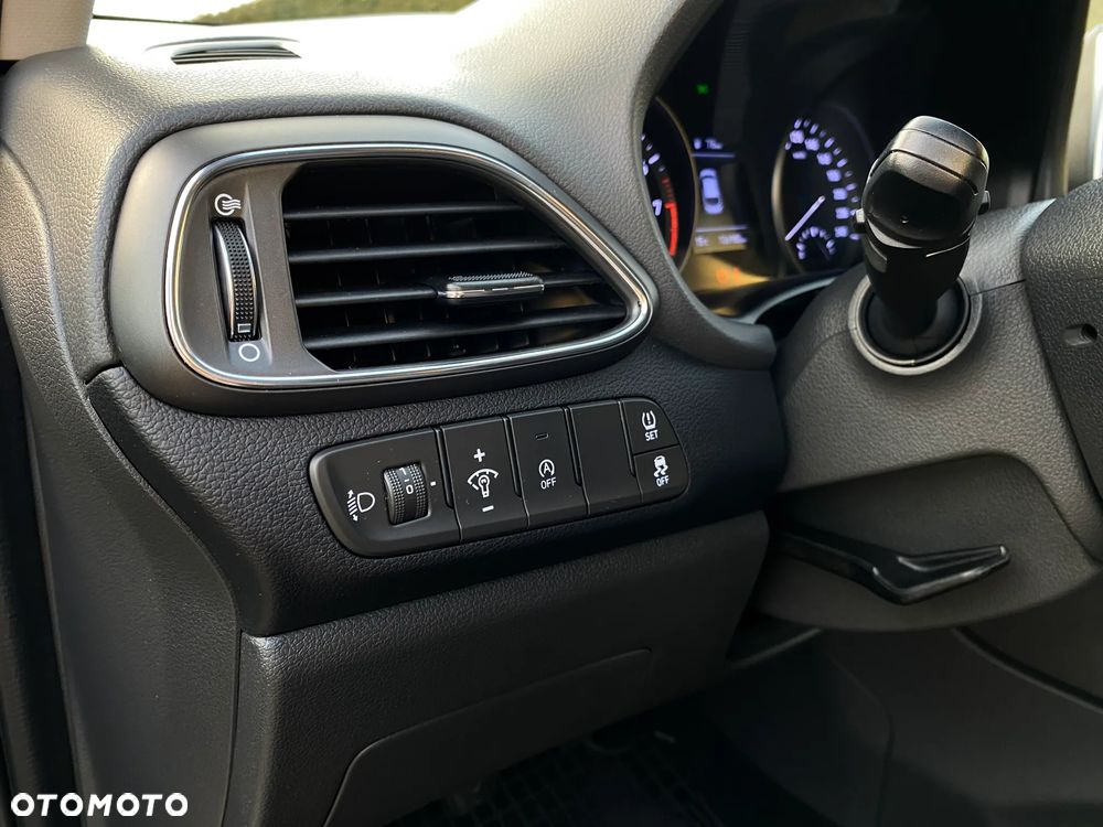 Hyundai i30 1.5 DPI Classic + - 22