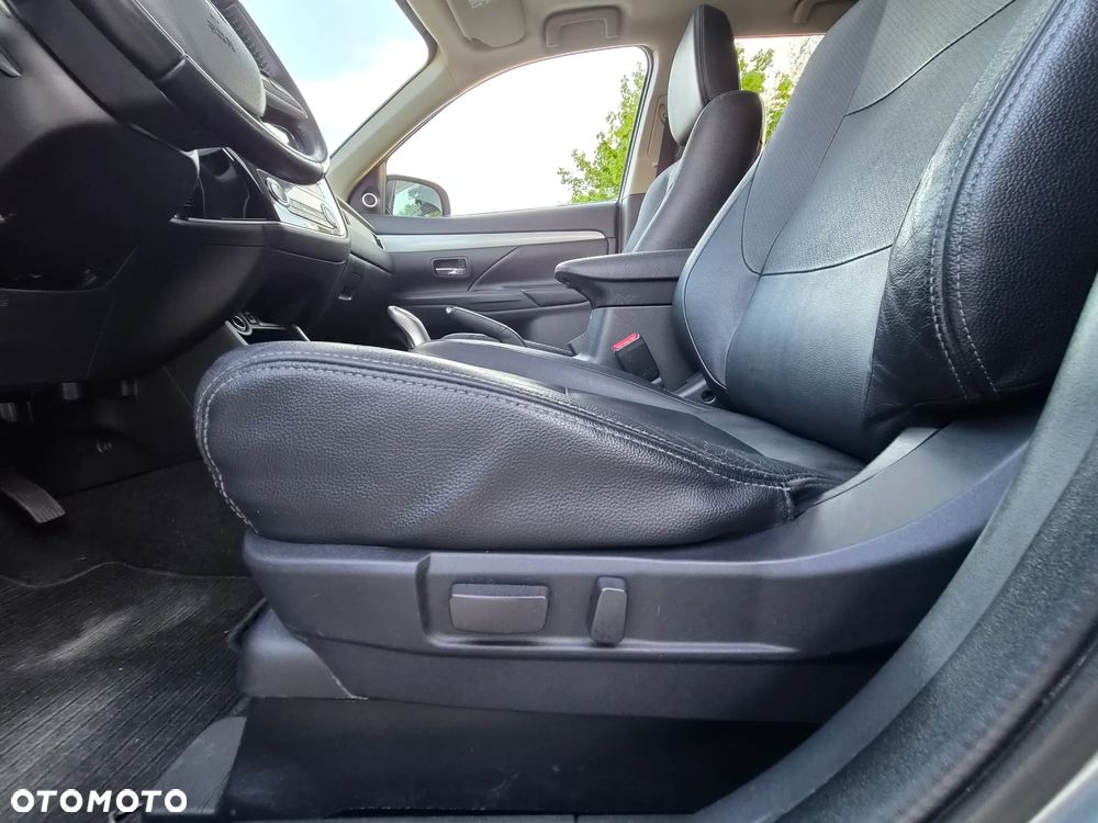 Mitsubishi Outlander - 24