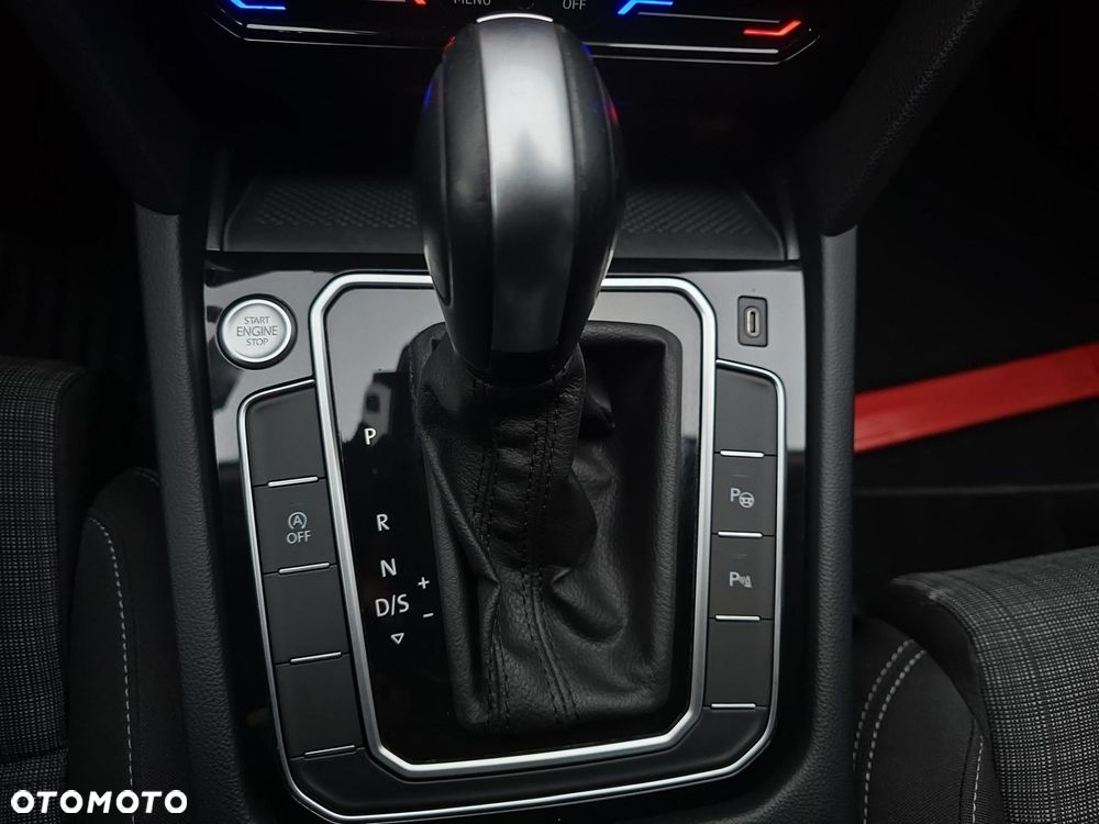 Volkswagen Passat - 16