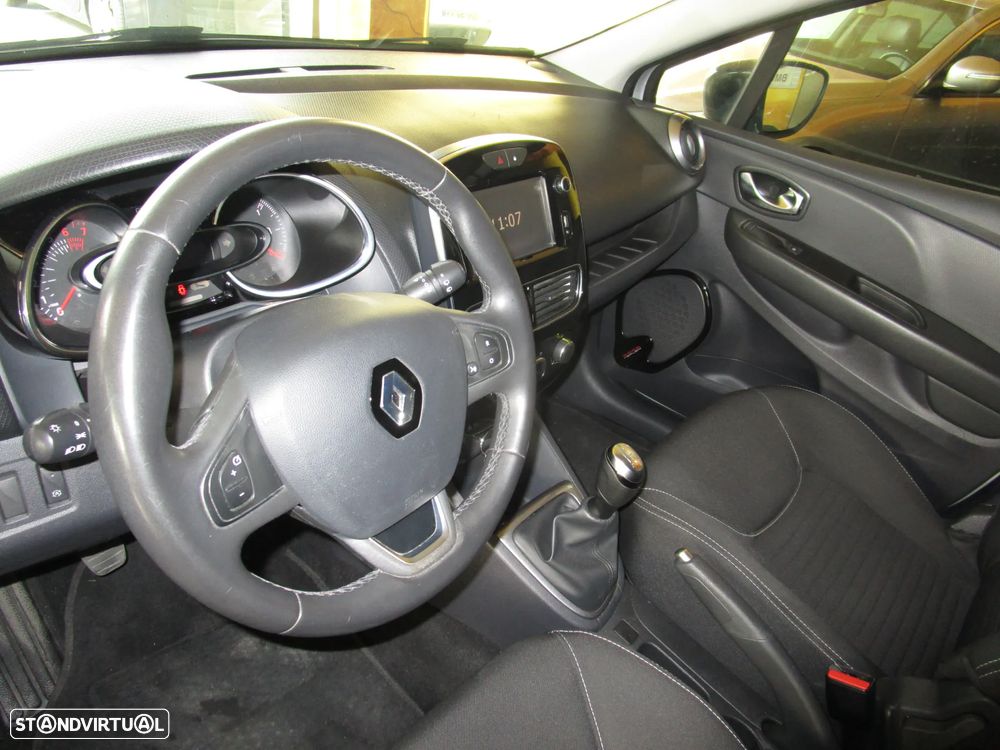 Renault Clio Sport Tourer 1.2 TCe GT Line - 13