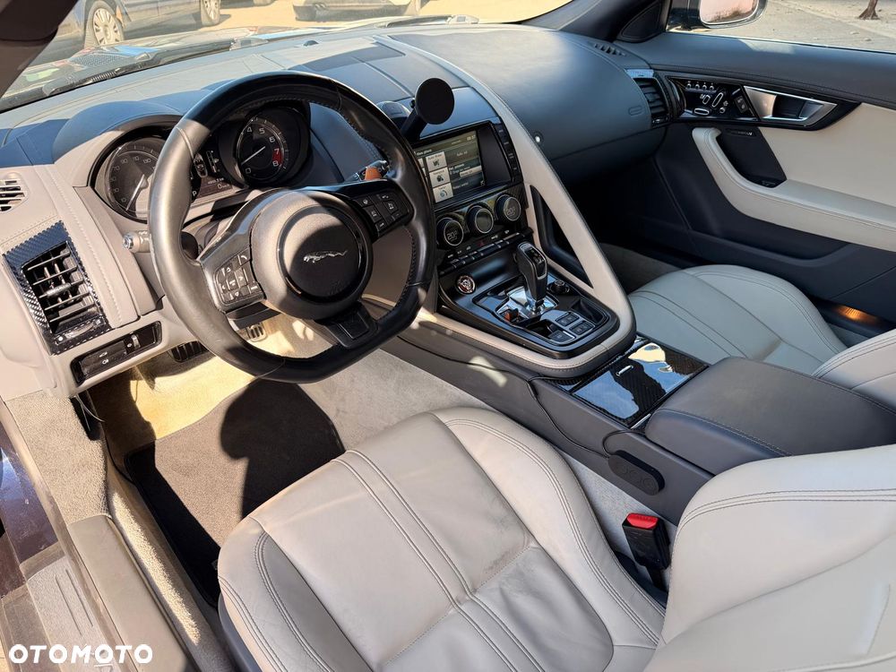 Jaguar F-Type - 19