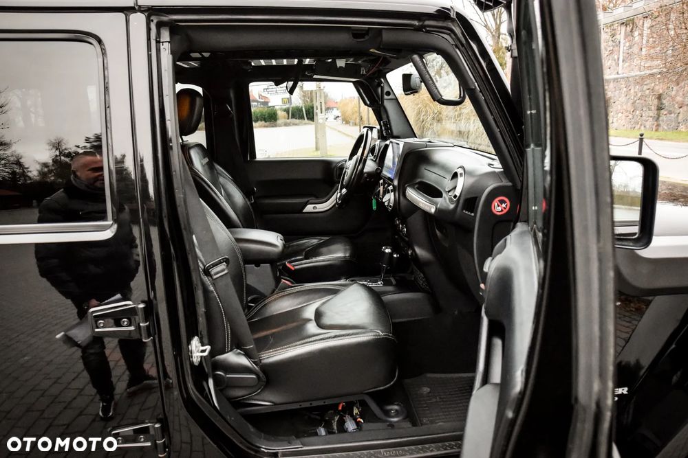 Jeep Wrangler 3.6 Unlim Sahara - 29