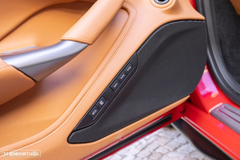 Ferrari F8 Tributo 3.9 Twin-Turbo V8 - 10