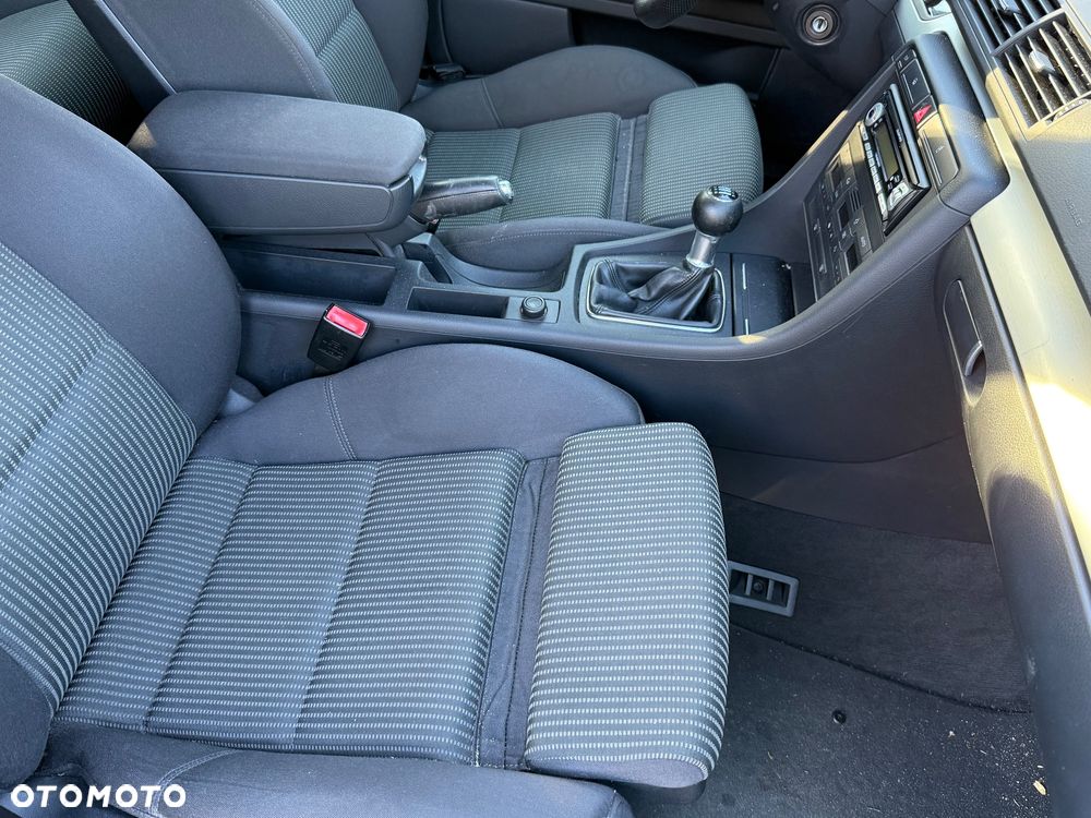 KOMPLET FOTELI AUDI A4 B7 - 5