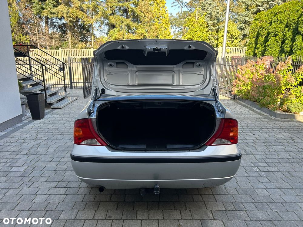 Ford Focus 1.6 Ghia - 10