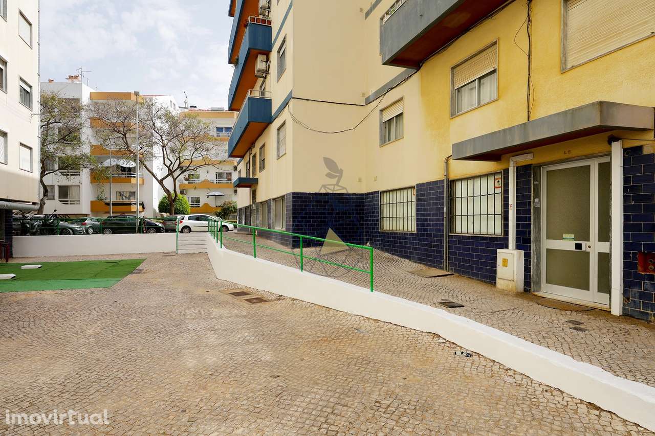 Apartamento T2 Remodelado com Varandas em Portimão - Grande imagem: 2/36