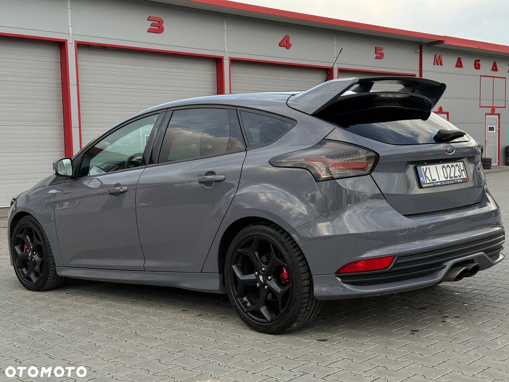 Ford Focus 2.0 EcoBoost ST - 11